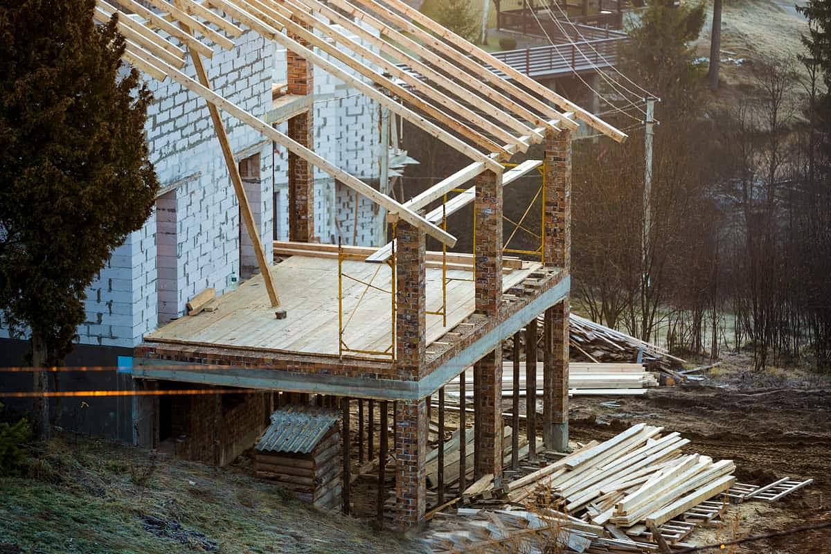 Budujesz dom pod Bielawą? Teren, formalności i projekt domu, które warto dopasować od początku