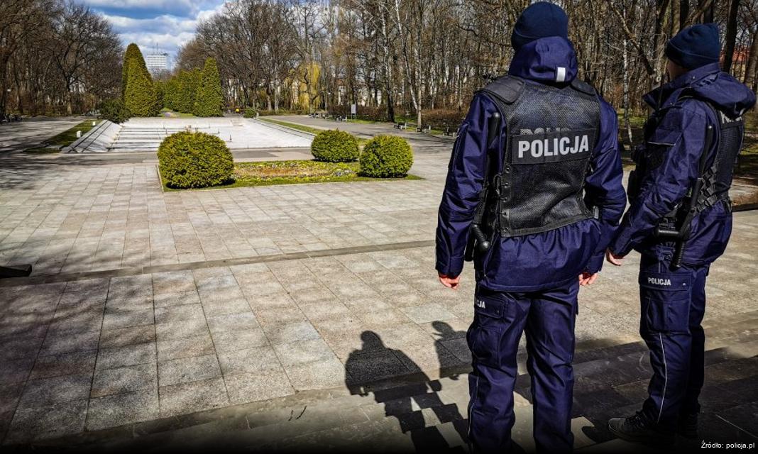 Uroczystość wręczenia kotylionów komendantom bielawskiej policji